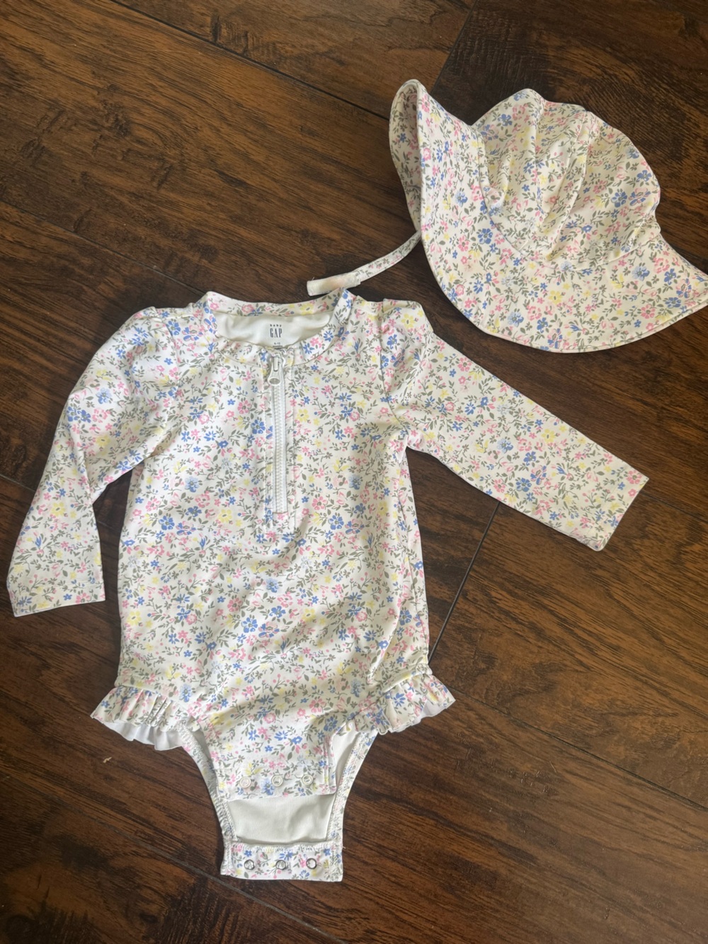 GAP baby Floral Swimsuit with Sun Hat
